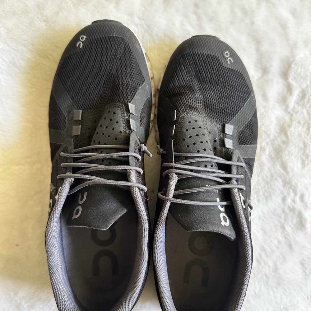 On Running Women’s Cloud 5 Size 7.5 - Picture 7 of 10